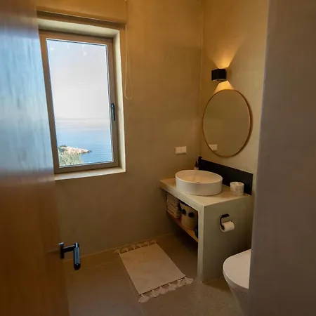 Livas Sun House *